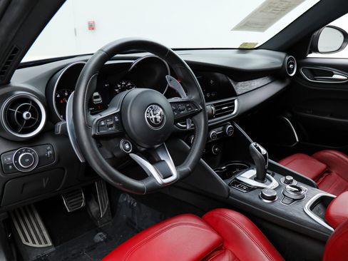 Used 2022 Alfa Romeo Giulia Sprint RWD image 18
