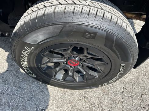Used 2024 Toyota Tacoma TRD Pro AWD/4WD image 9