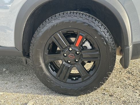 Used 2025 Nissan Rogue SV image 20