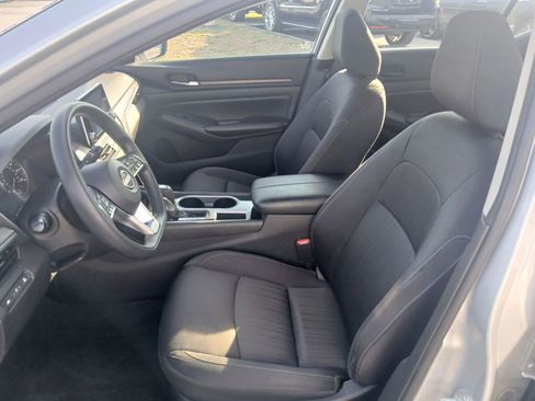 Used 2024 Nissan Altima 2.5 SV image 12