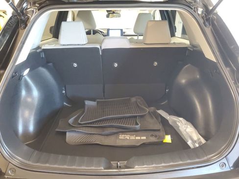 Used 2023 Toyota Corolla Cross LE image 8