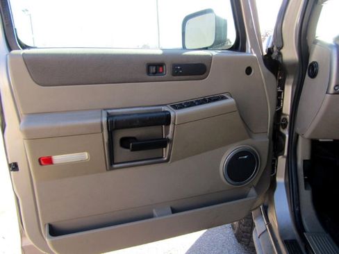 Used 2003 HUMMER H2 w/ Preferred Equipment Group image 14