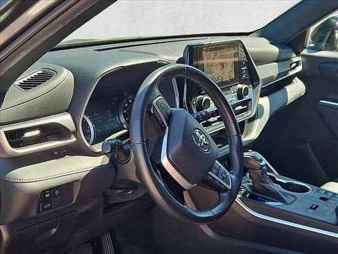 Used 2023 Toyota Highlander XSE image 10