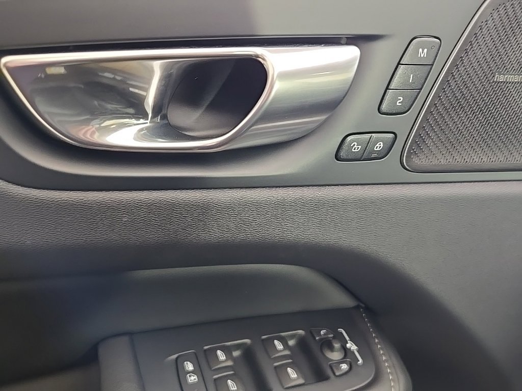 Certified 2024 Volvo XC60 T8 Ultimate w/ Climate Package AWD/4WD image 16