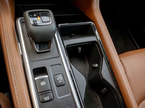 Used 2024 Nissan Pathfinder Platinum image 20