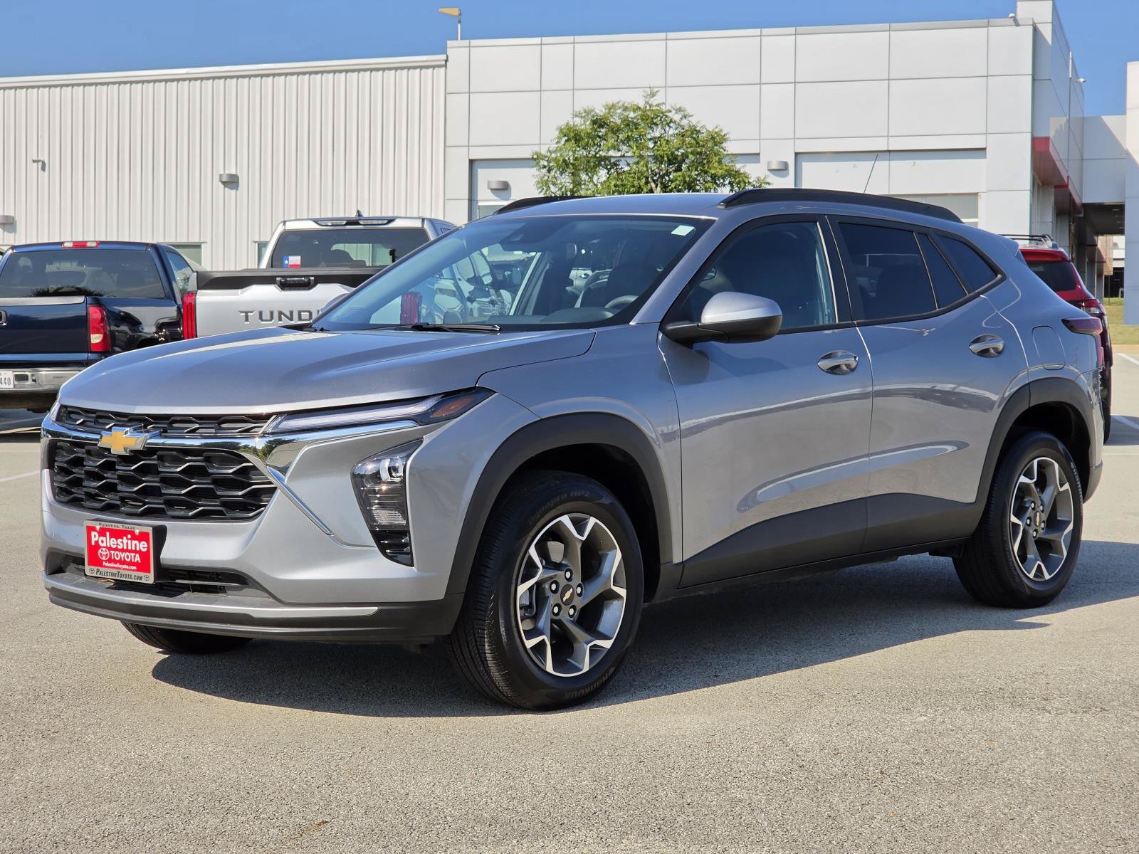 Used 2026 Chevrolet Trax LT FWD image 3
