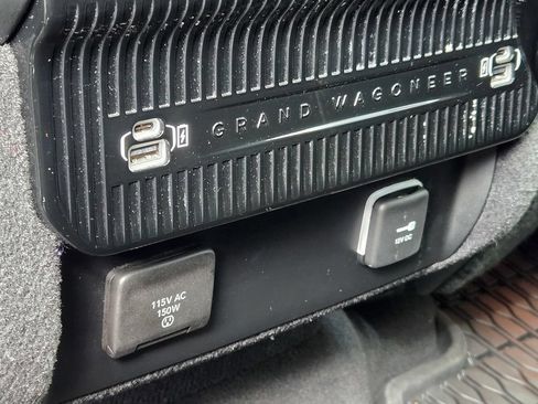 Used 2024 Jeep Grand Wagoneer L Series III AWD/4WD image 32