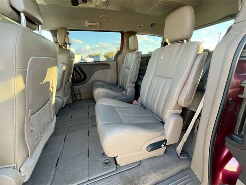 Used 2015 Chrysler Town & Country Touring-L w/ Driver Convenience Group image 19