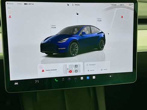 Used 2022 Tesla Model Y Long Range image 16