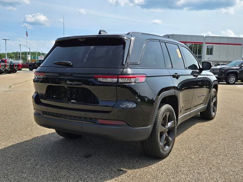 Used 2023 Jeep Grand Cherokee Limited w/ Luxury Tech Group II AWD/4WD image 6
