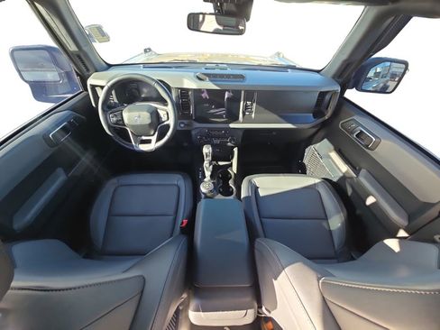 Used 2023 Ford Bronco Everglades image 11