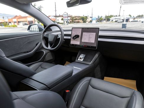 Used 2025 Tesla Model 3 Long Range RWD image 31