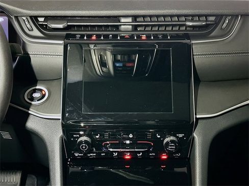 New 2025 Jeep Grand Cherokee 4WD image 8