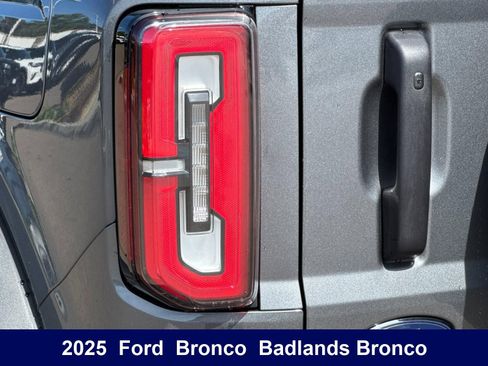 Used 2025 Ford Bronco Badlands AWD/4WD image 36