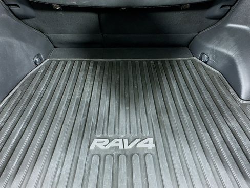 Used 2022 Toyota RAV4 LE AWD/4WD image 33