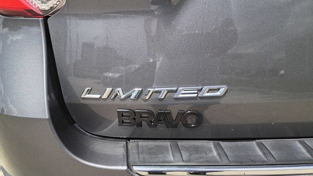 Used 2021 Ford Explorer Limited w/ Equipment Group 301A RWD image 11