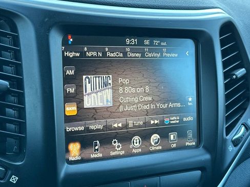 Used 2018 Jeep Cherokee Latitude Plus image 18