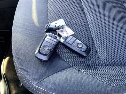 Used 2018 Ford Explorer XLT w/ Equipment Group 201A image 15