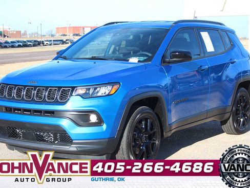 Used 2025 Jeep Compass Latitude w/ Altitude Special Edition image 3