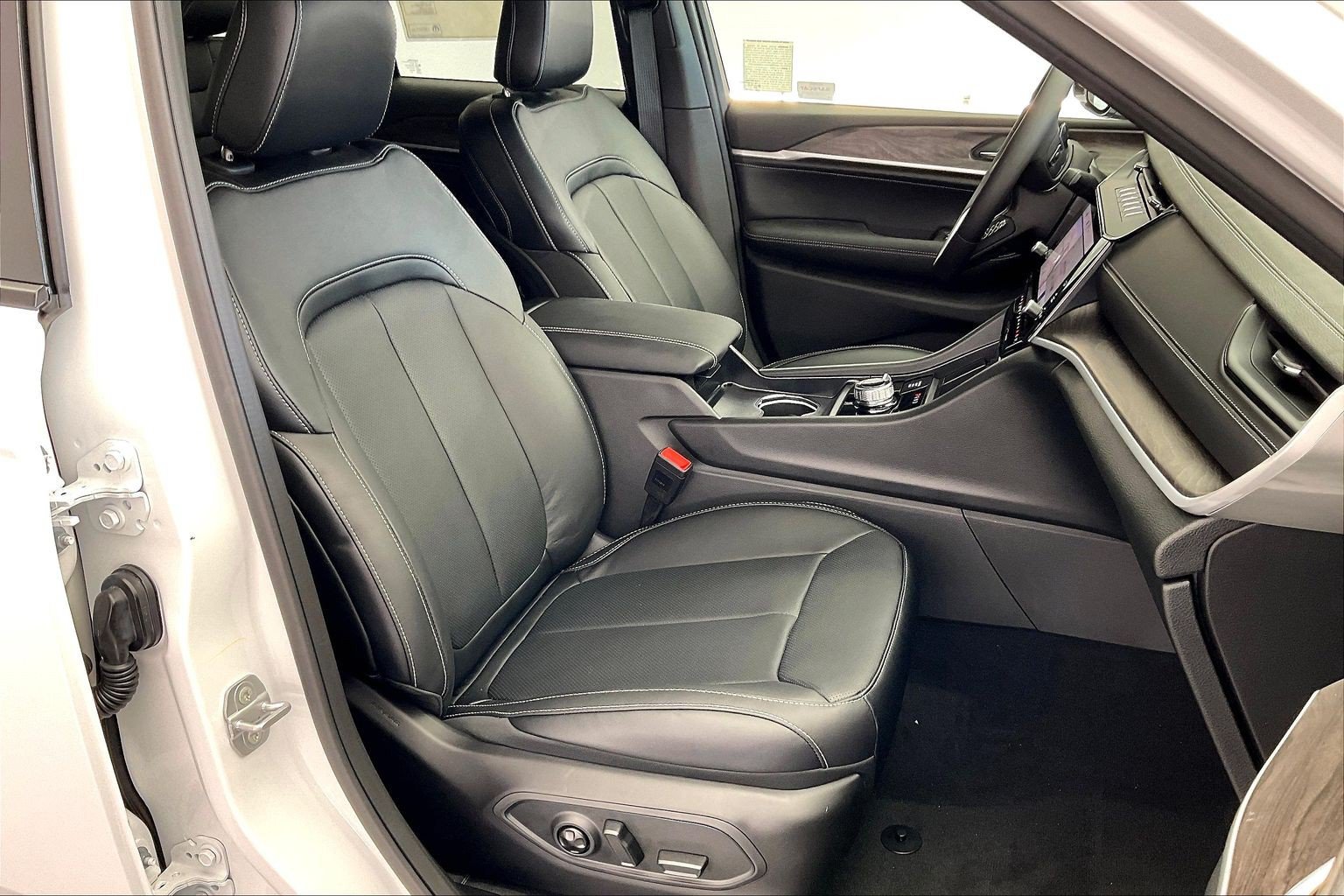New 2027 Jeep Grand Cherokee Limited AWD/4WD image 9