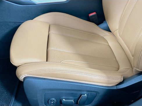 New 2026 BMW 330i xDrive Sedan w/ Convenience Package image 21