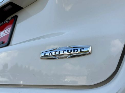 Used 2018 Jeep Compass Latitude w/ Cold Weather Group AWD/4WD image 39