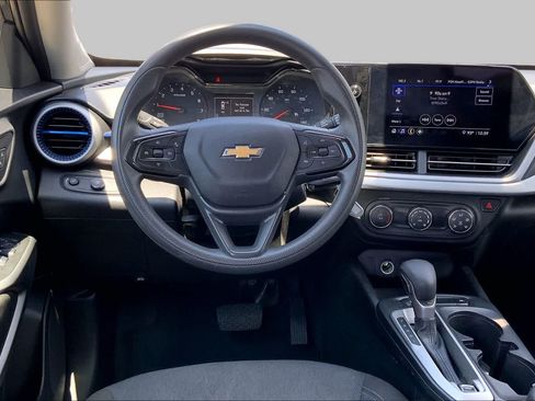 Used 2025 Chevrolet Trax LS FWD image 6