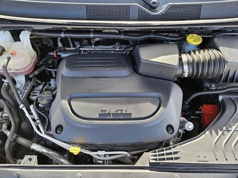 Used 2023 Chrysler Pacifica Limited image 33