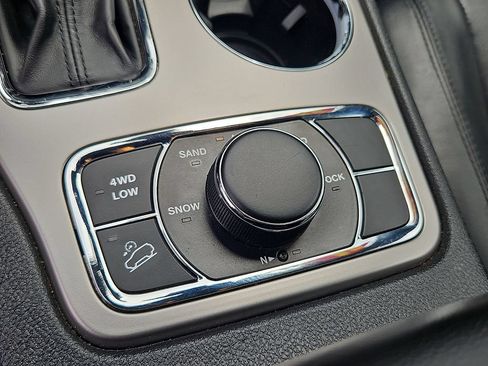 Certified 2021 Jeep Grand Cherokee Limited AWD/4WD image 17