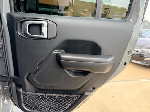 Used 2018 Jeep Wrangler Unlimited Sport S AWD/4WD image 23