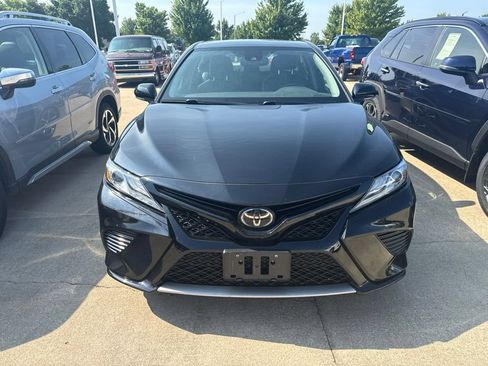 Used 2019 Toyota Camry XSE FWD image 3