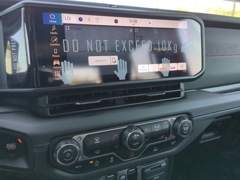 New 2025 Jeep Gladiator Rubicon w/ Steel Bumper Group image 12