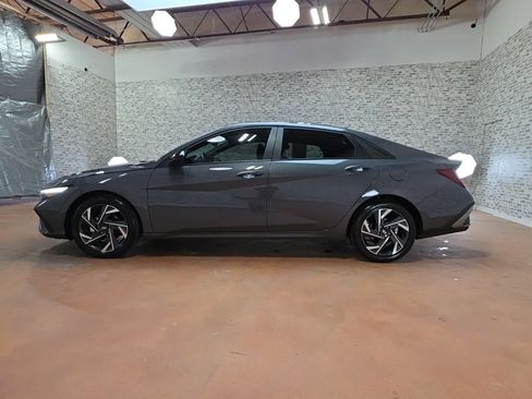 Used 2025 Hyundai Elantra Sport image 4