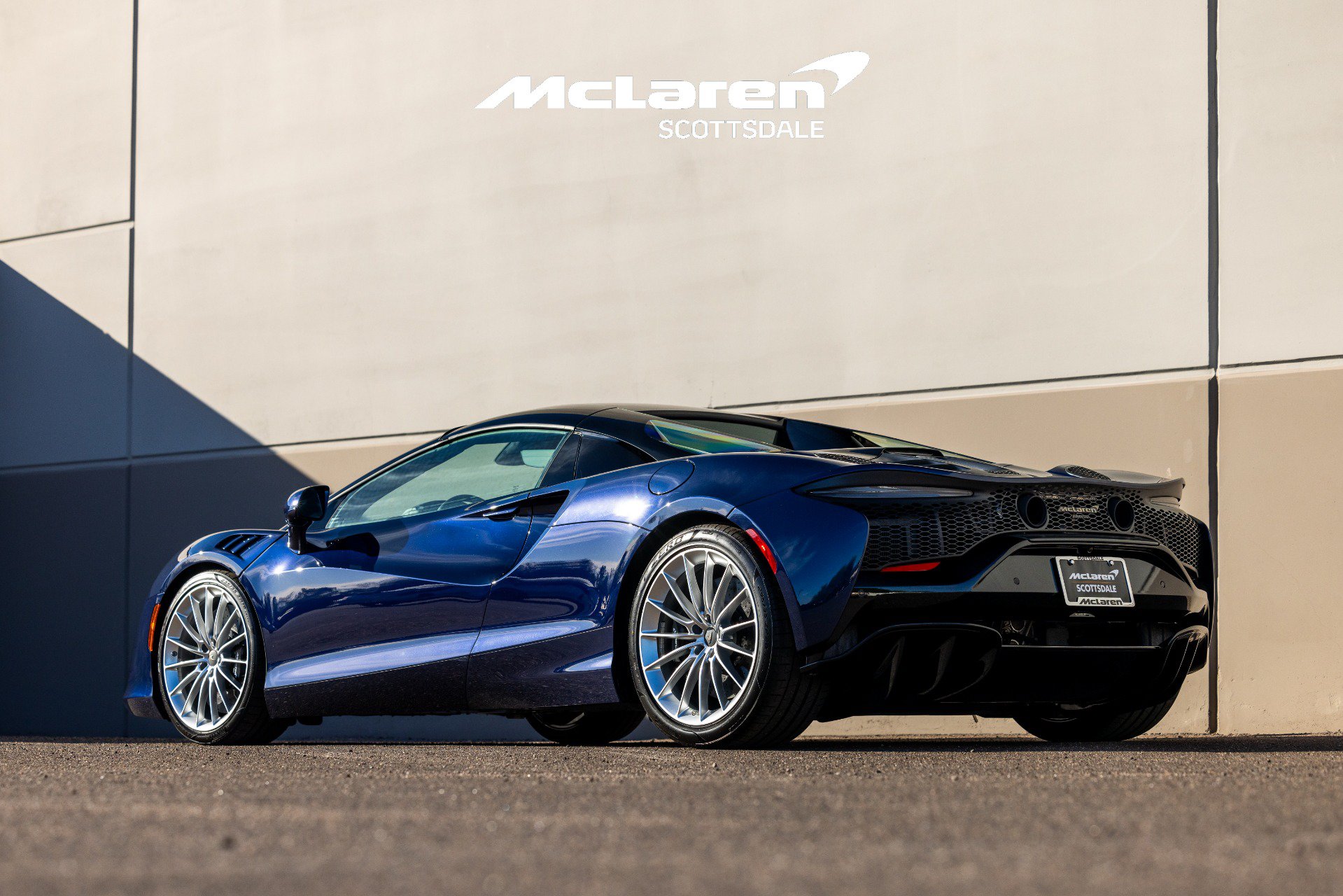 Used 2025 McLaren Artura Spider RWD image 45
