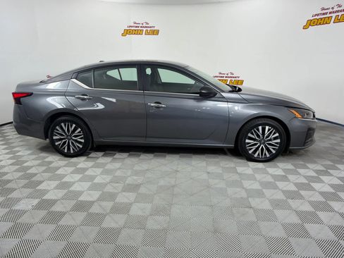 Used 2024 Nissan Altima 2.5 SV FWD image 7