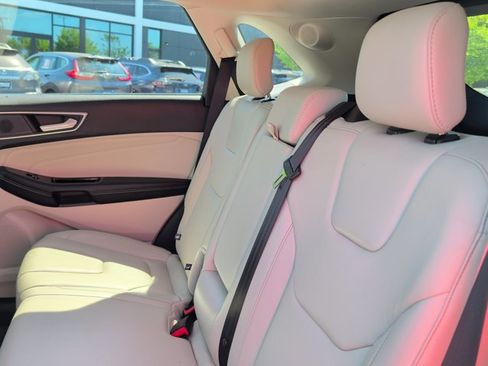 Used 2019 Ford Edge Titanium FWD image 18