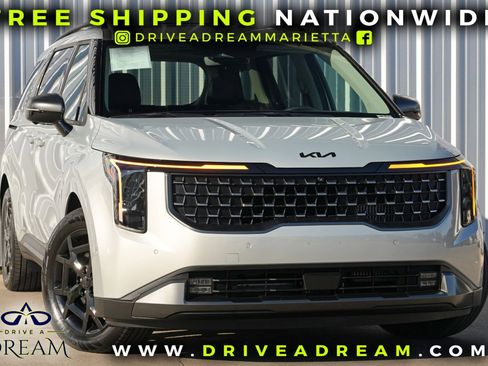 Used 2025 Kia Carnival SX w/ SX Dark Edition Package image 2