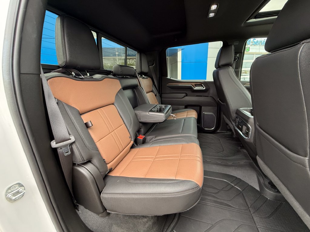 Certified 2023 Chevrolet Silverado 1500 High Country w/ Technology Package AWD/4WD image 34