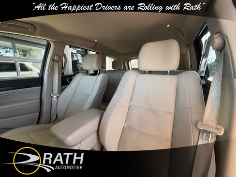 Used 2021 Jeep Grand Cherokee Laredo AWD/4WD image 13