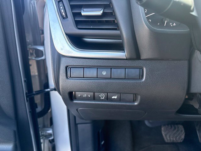 Used 2025 Nissan Rogue SV AWD/4WD image 27