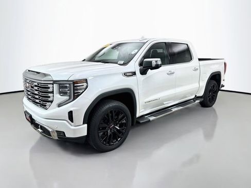 Used 2023 GMC Sierra 1500 Denali w/ Technology Package AWD/4WD image 3