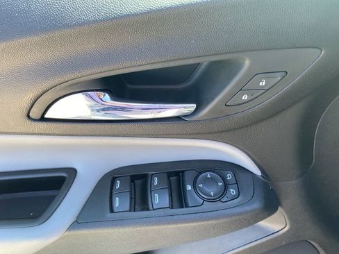 Used 2022 Chevrolet Equinox LS AWD/4WD image 21