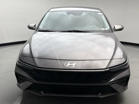 Used 2025 Hyundai Elantra SE image 8