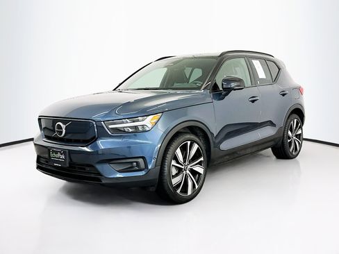 Used 2022 Volvo XC40 P8 Recharge Plus image 3
