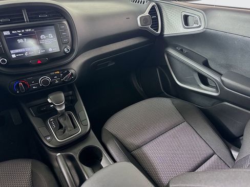 Used 2023 Kia Soul LX w/ LX Technology Package image 21