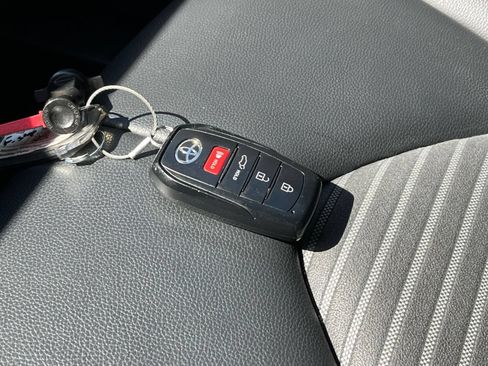 Used 2024 Toyota Highlander XSE FWD image 18