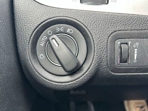 Used 2018 Dodge Journey SE w/ Connectivity Group FWD image 16