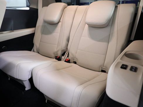 Used 2025 Mercedes-Benz GLS 450 4MATIC image 38