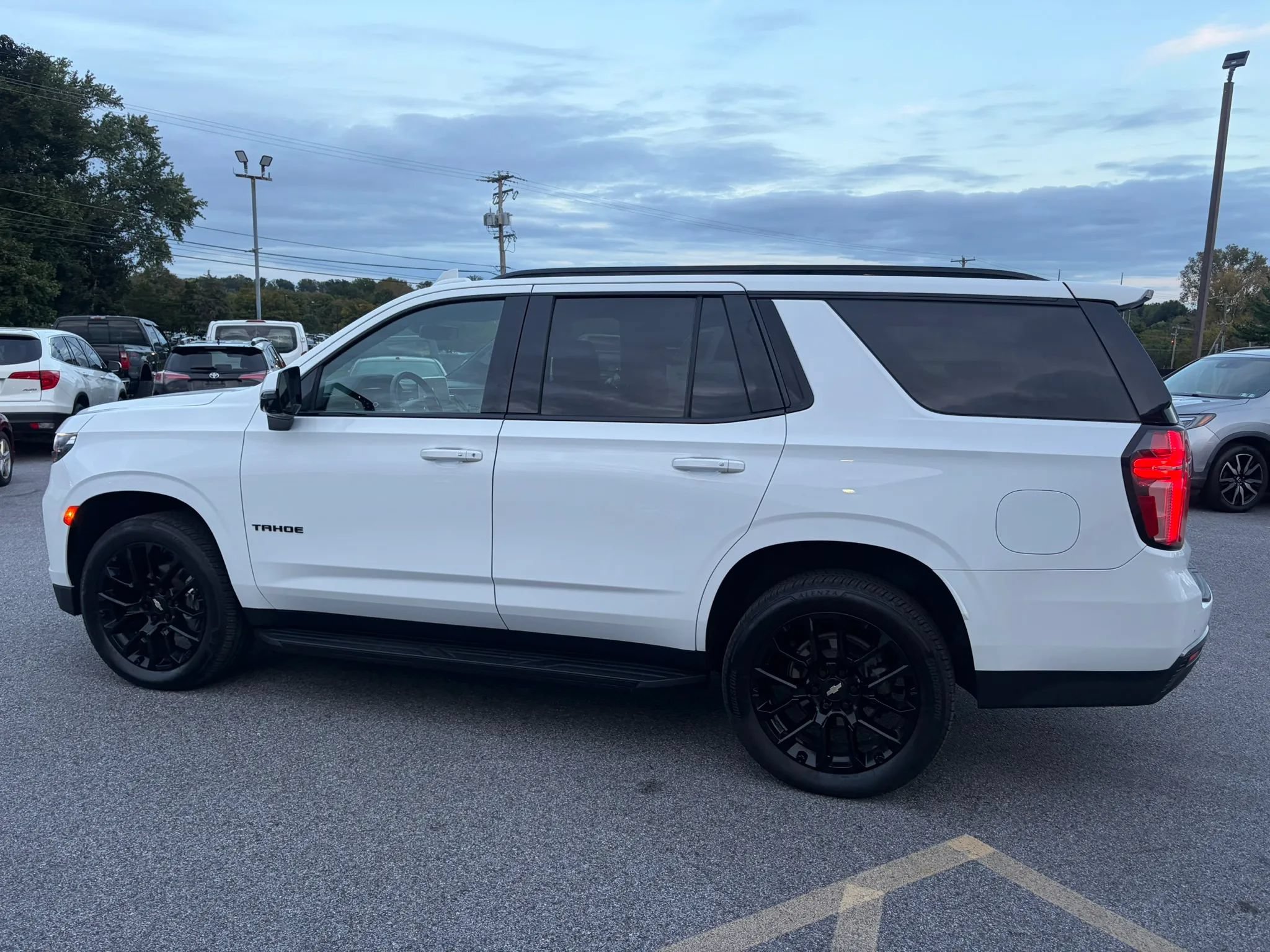 Used 2022 Chevrolet Tahoe RST w/ Luxury Package AWD/4WD image 15