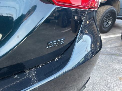 Used 2020 Toyota Camry SE image 5